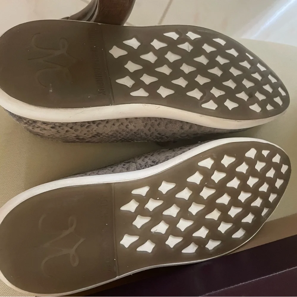 Johnston & Murphy EUC slip on shoe/ sneaker- worn 2x- Very clean -taupe& black - Picture 4 of 5